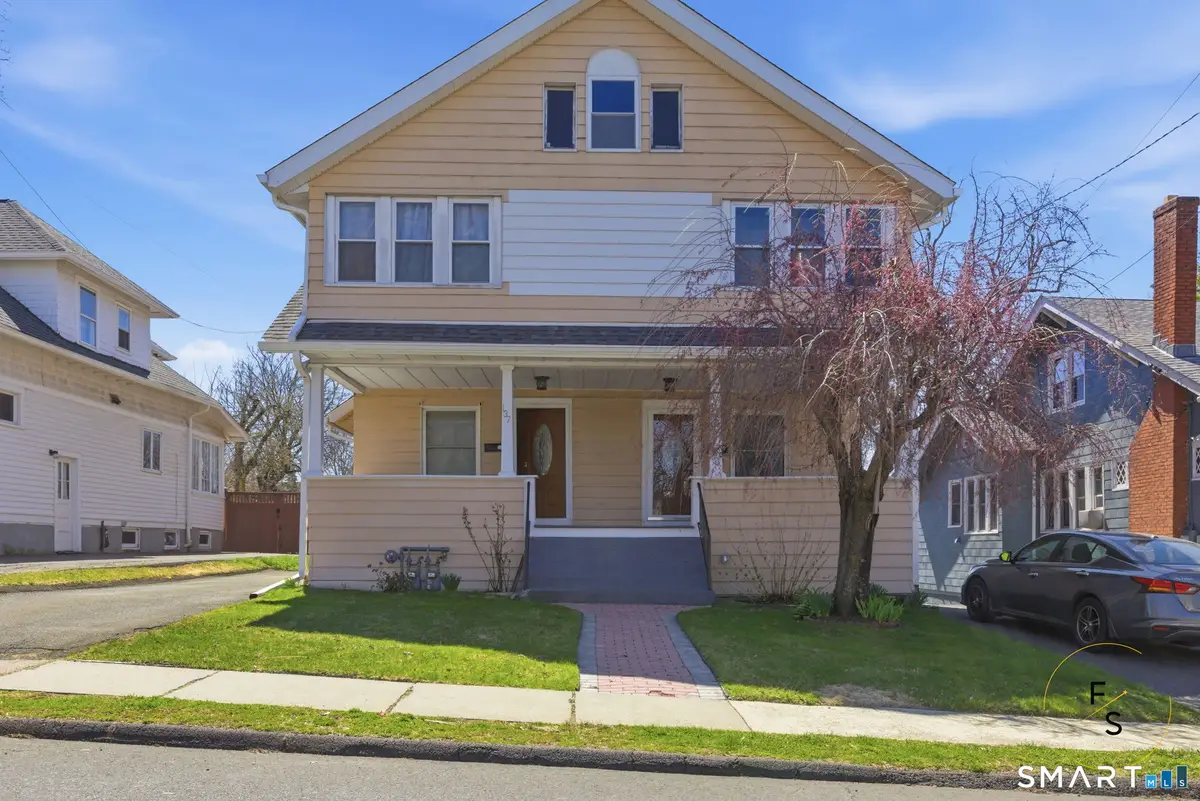 137 Linnmoore Street, Hartford, CT 06114 - #1