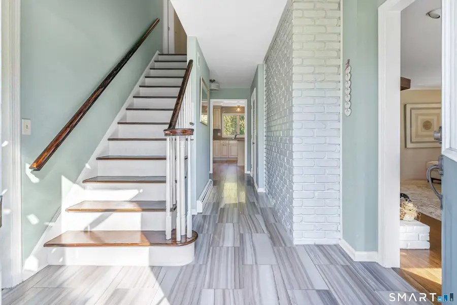 7 Lafayette Drive, Trumbull, CT 06611 - #2