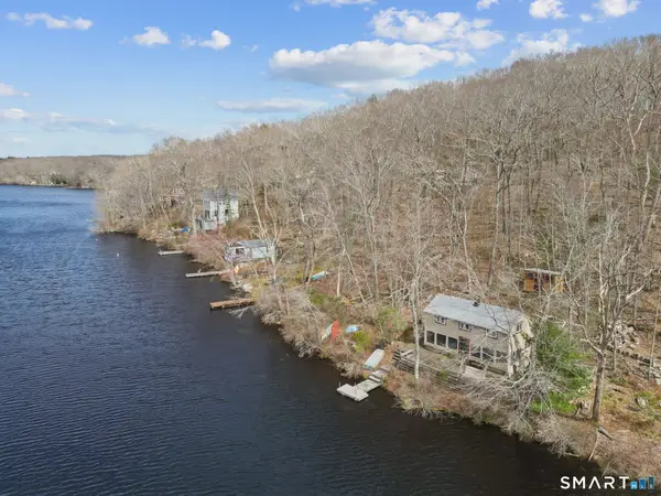 89 Lakeside Drive, North Stonington, CT 06359