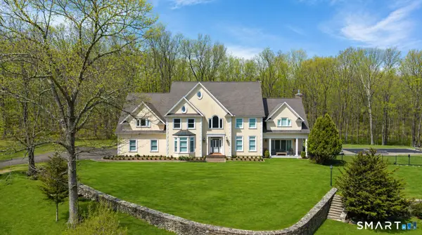 48 Coach Light Drive, Woodbury, CT 06798