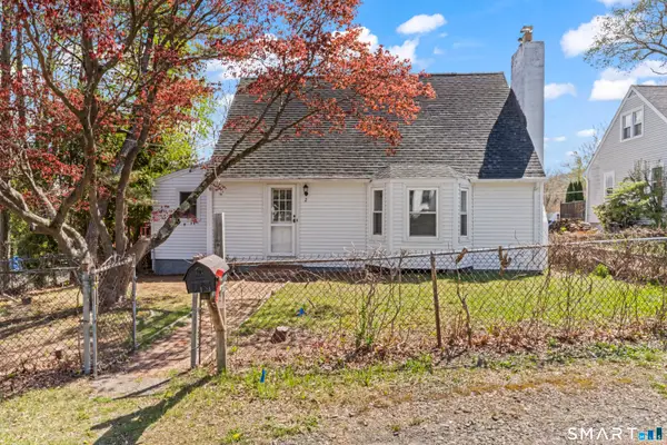 2 Manhassett Trail, Shelton, CT 06484