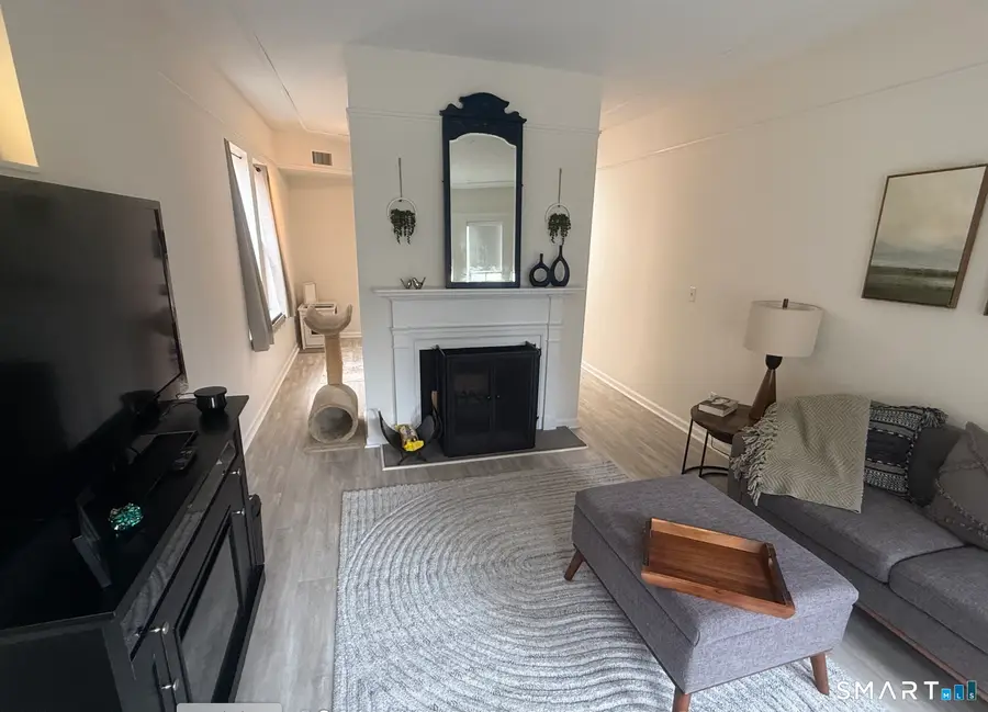 16 Essex Street #5D, Hartford, CT 06114 - #2