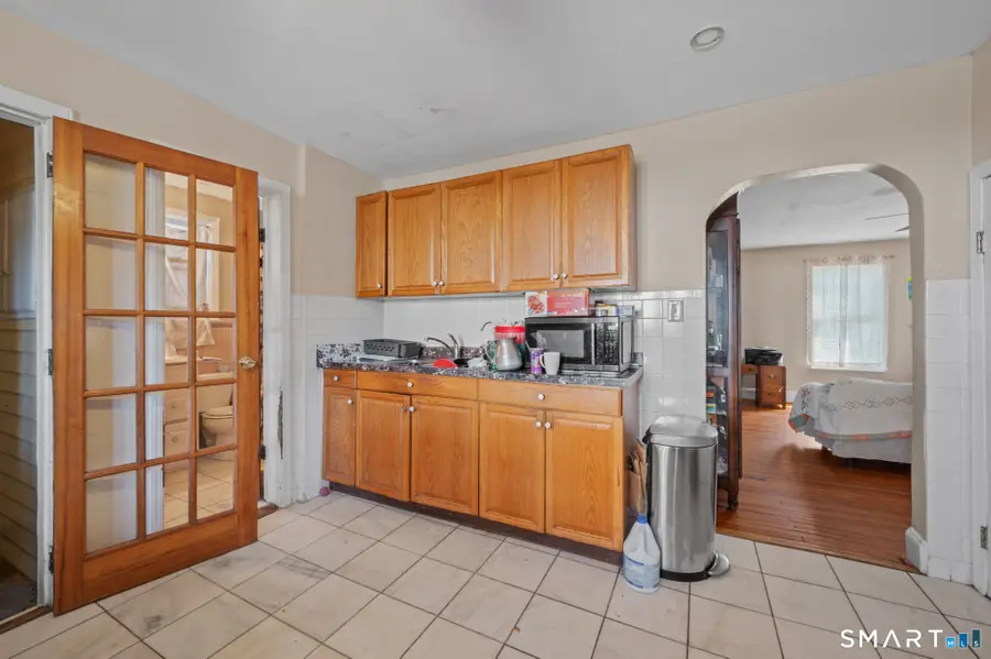 380 Harlem Avenue, Bridgeport, CT 06606 - #3