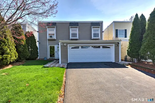 8 Inverness Square, Middletown, CT 06457