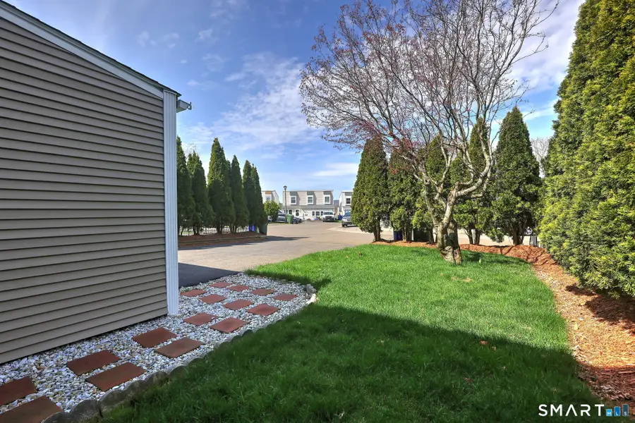 8 Inverness Square, Middletown, CT 06457 - #3