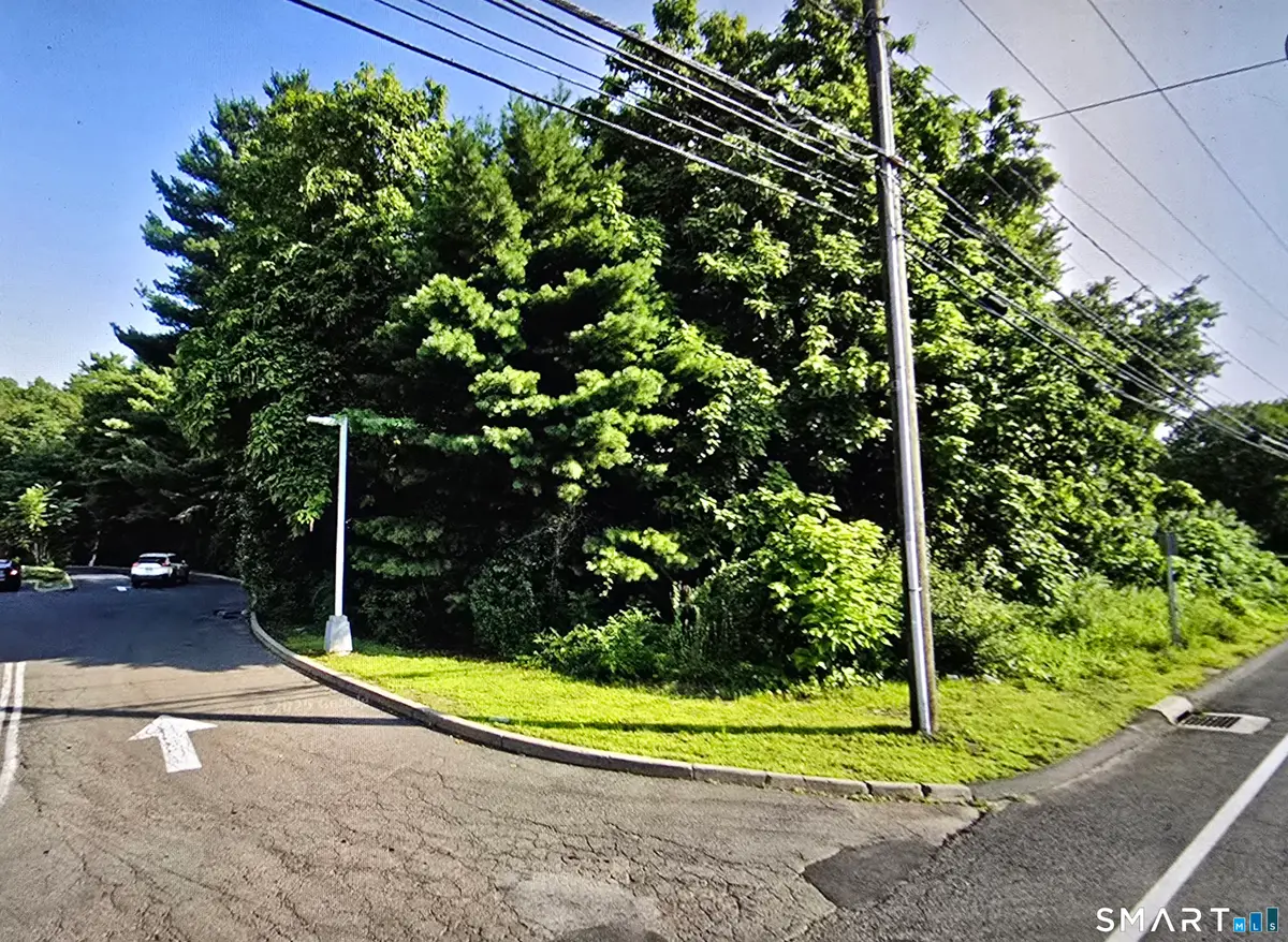 8 Old Windsor Road, Bloomfield, CT 06002 - #1