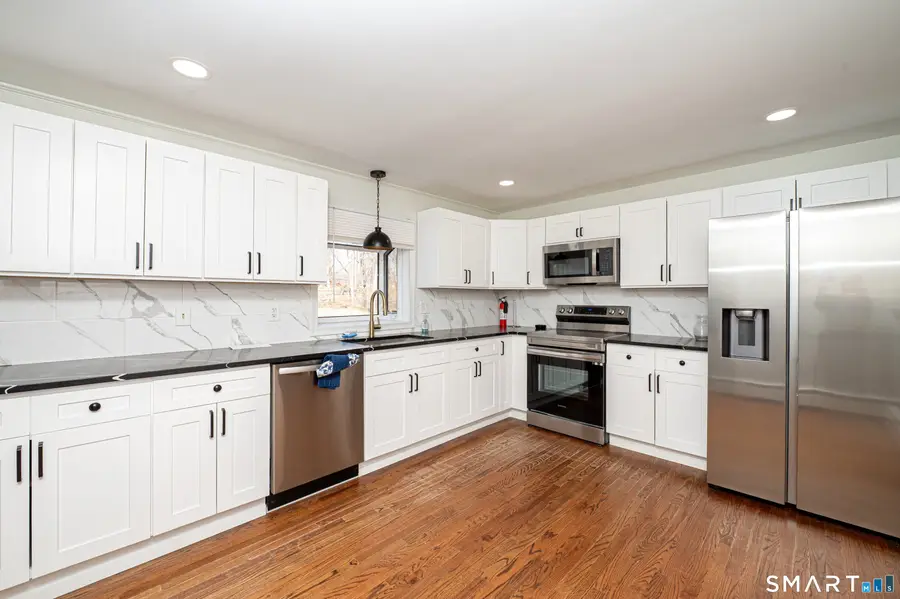 6 Liberty Terrace, North Haven, CT 06473 - #3