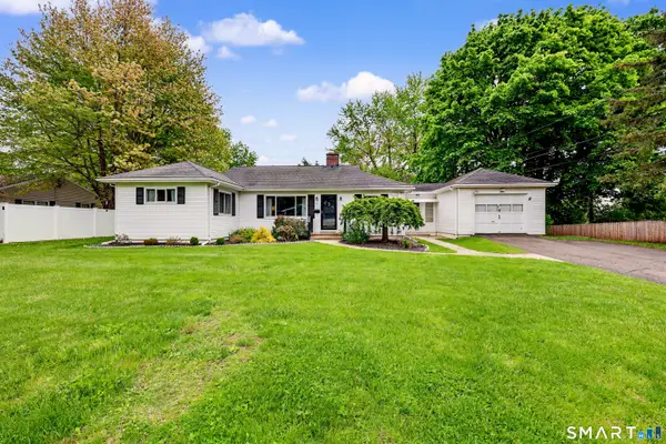 16 Ridgeland Circle, Wallingford, CT 06492