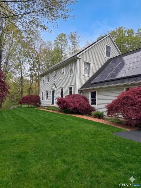 18 Gelding Hill Road, Newtown, CT 06482