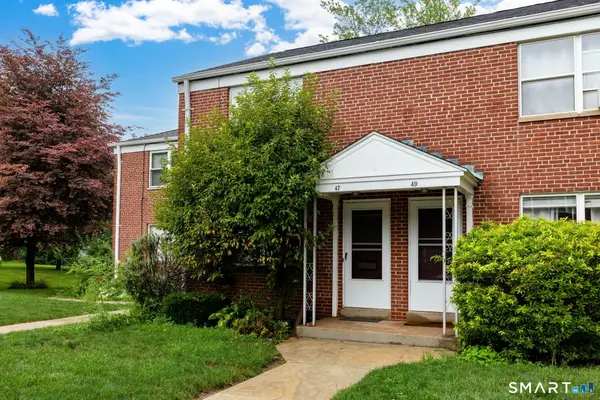 47 Arnold Way #47, West Hartford, CT 06119