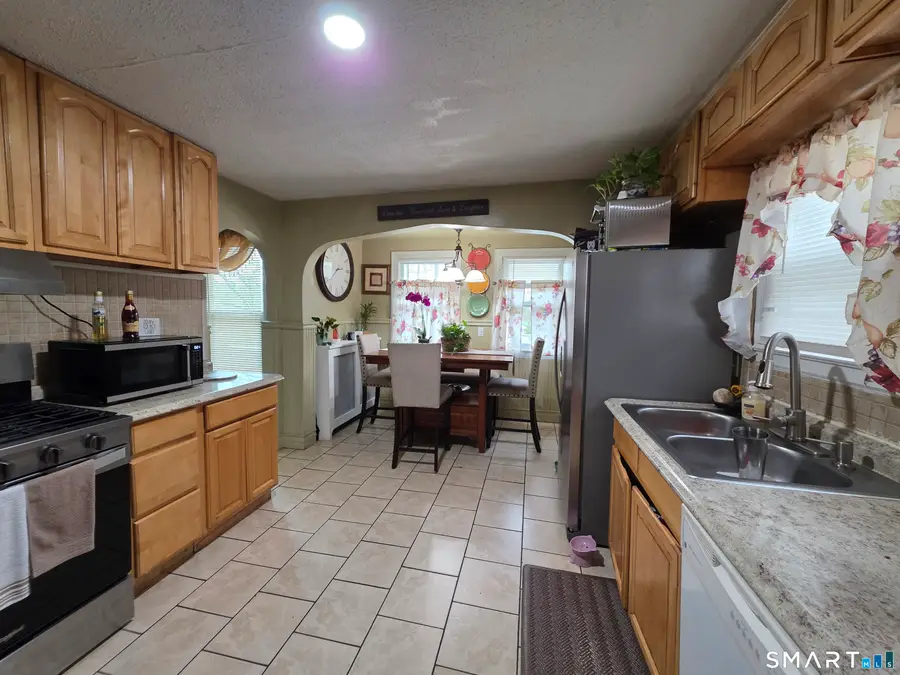 19 Manhan Street, Waterbury, CT 06710 - #3