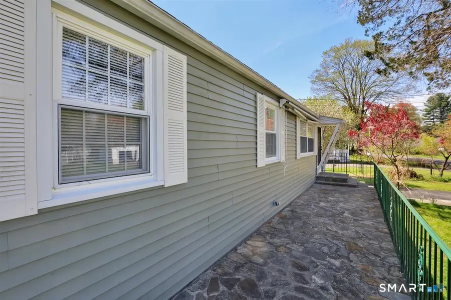 7 Mohawk Drive, Unionville, CT 06085 - #3