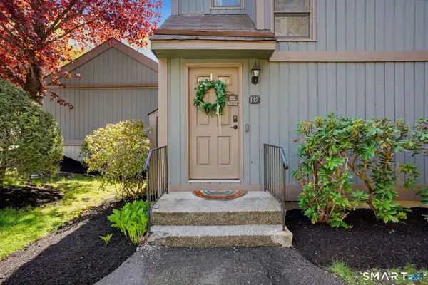 135 Heatherwood Drive #135, Brookfield, CT 06804