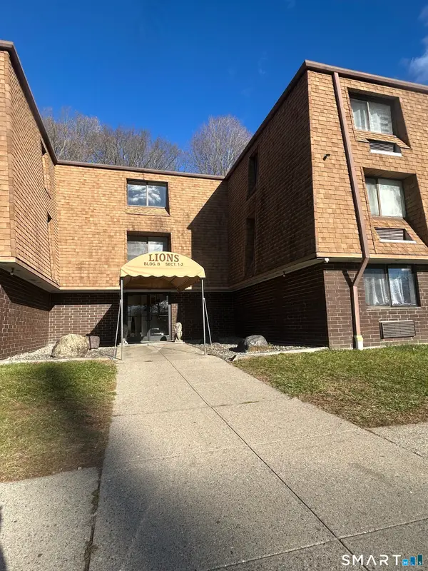 126 Triangle Street #B13, Danbury, CT 06810