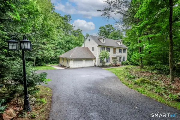 33 Greenknoll Drive, Brookfield, CT 06804