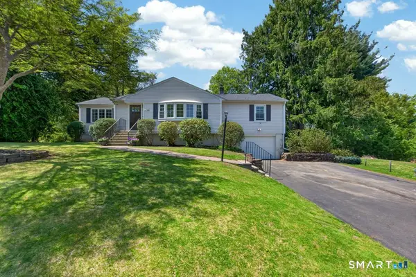 181 Crescent Circle, Cheshire, CT 06410
