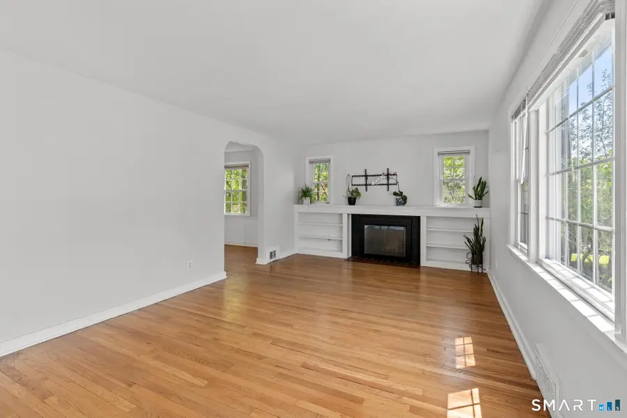 20 Seneca Road, West Hartford, CT 06117 - #2