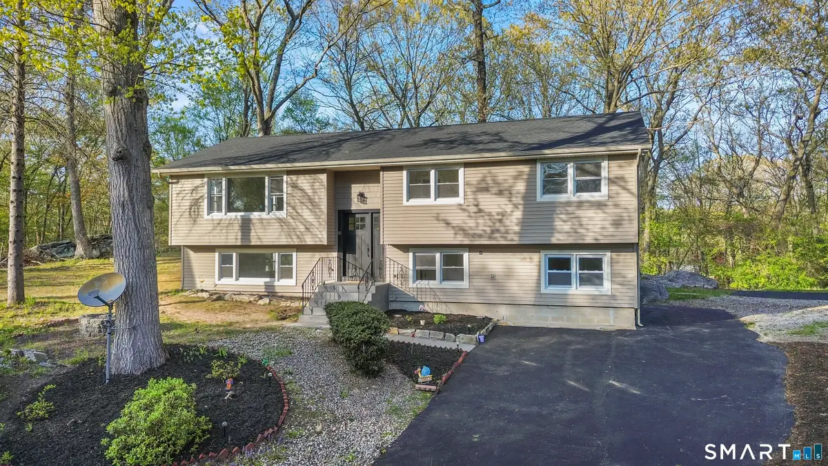 30 Patricia Court, Gales Ferry, CT 06335 - #1