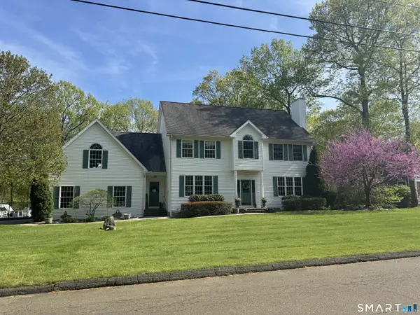 37 Oakwood Lane, Hamden, CT 06518
