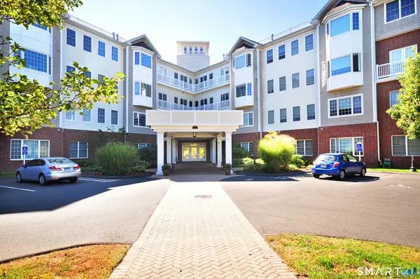 1 King Philip Drive #218, West Hartford, CT 06117