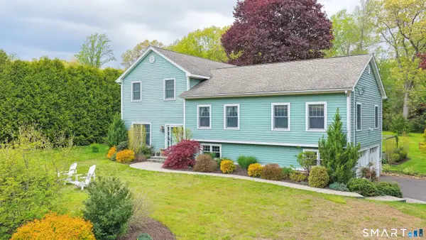 22 Round Ridge Trail, Trumbull, CT 06611