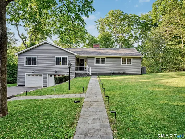 8 White Fox Road, Stamford, CT 06903