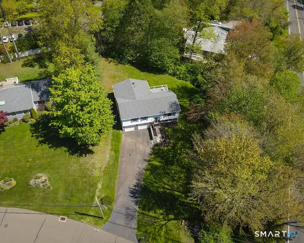 2 Spice Bush Lane, Branford, CT 06405