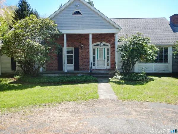1 Hunting Ridge Road, Brookfield, CT 06804
