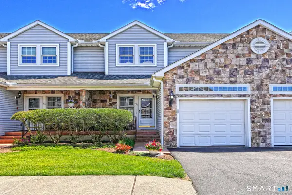 102 Lantern Court #102, Clinton, CT 06413