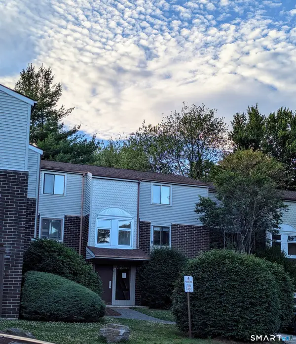 7 Padanaram Road #J218, Danbury, CT 06811