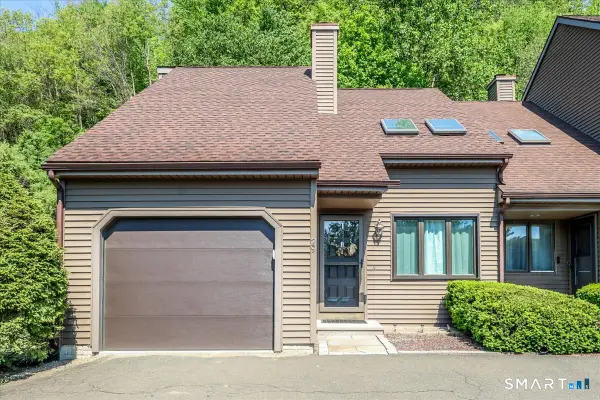 29 Twin Oaks #29, New Milford, CT 06776