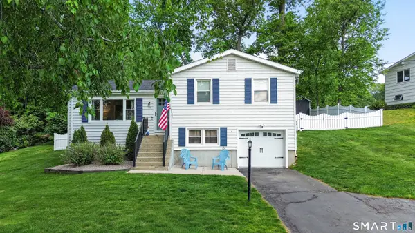 15 Riverside Drive, Branford, CT 06405