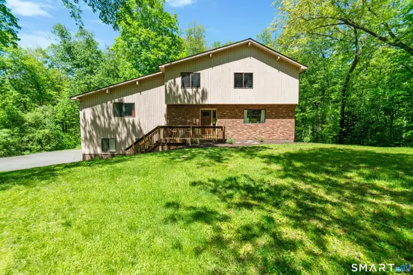 6 Arapaho Road, Brookfield, CT 06804