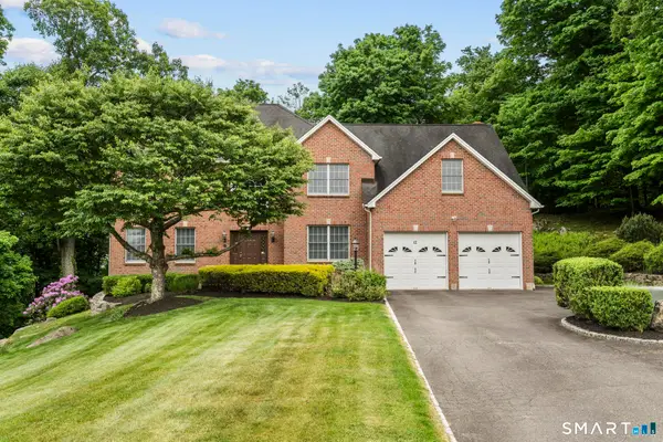 12 Logans Way, Danbury, CT 06811