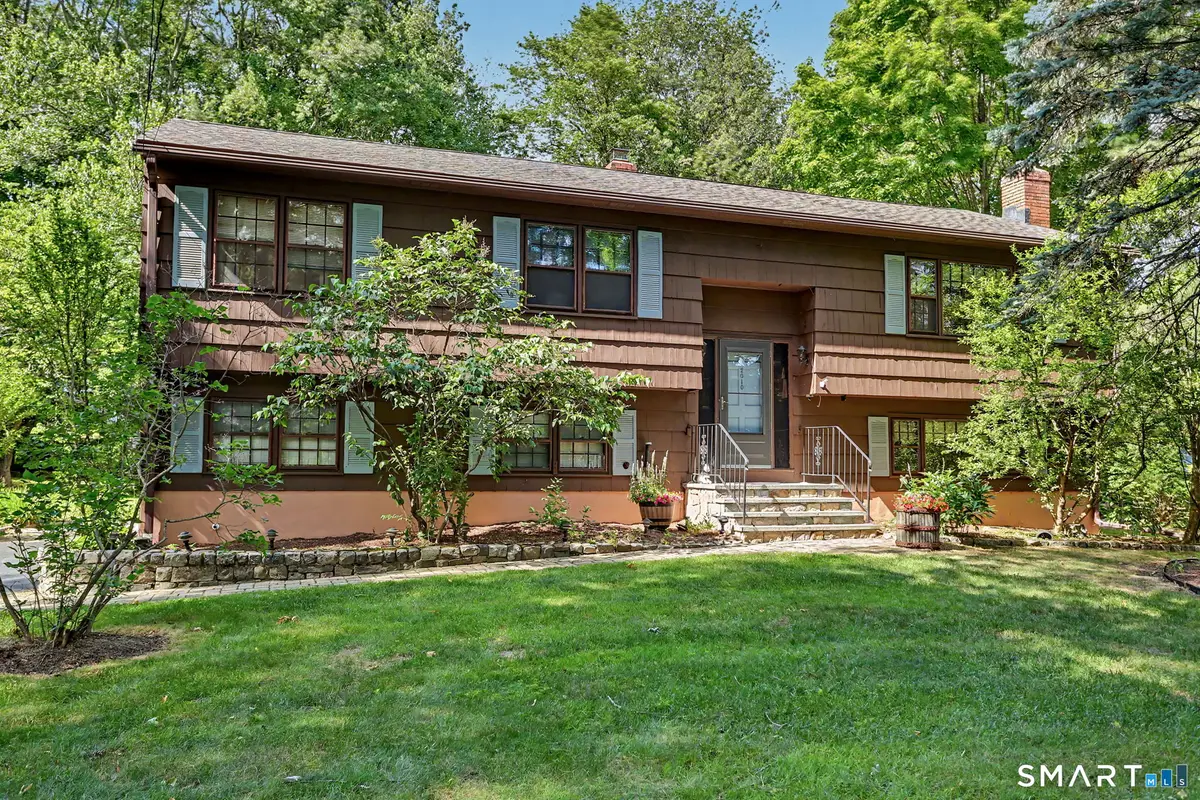 2010 Old Town Road, Trumbull, CT 06611 - #1