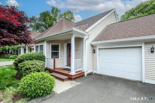 172 Summerfield Gardens #172, Shelton, CT 06484