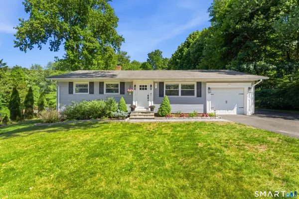 17 Greenbriar Lane, Newtown, CT 06470