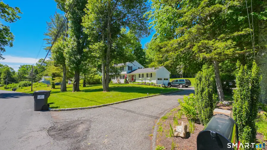 27 Powder Horn Hill, Brookfield, CT 06804 - #3