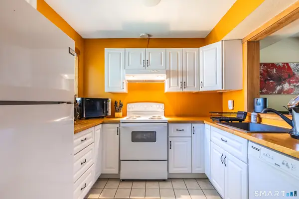 4 Woods Way #4, Woodbury, CT 06798