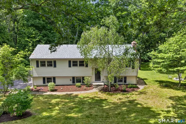 14 Deerfield Drive, Newtown, CT 06482