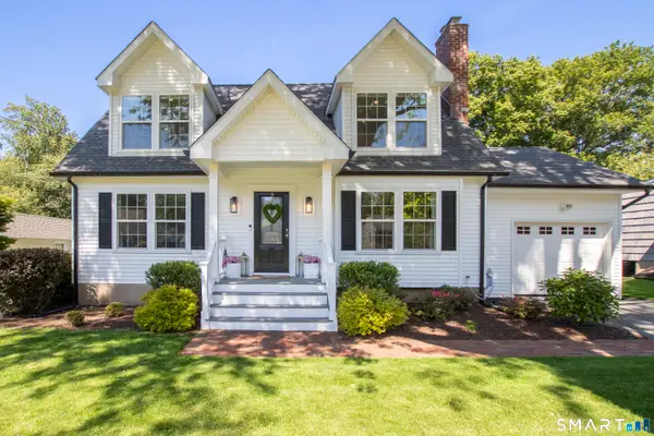 34 Robinwood Road, Trumbull, CT 06611
