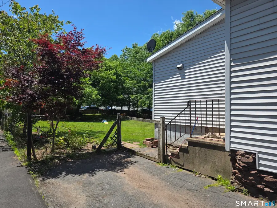 28 Pine Street, Meriden, CT 06451 - #3