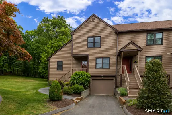 19 Meadowlark Circle #19, Monroe, CT 06468