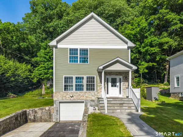 42 White Avenue, Middlebury, CT 06762