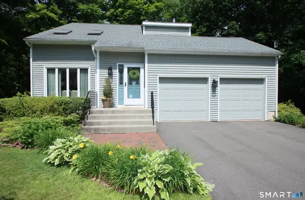 10 Old Village Lane, Farmington, CT 06085