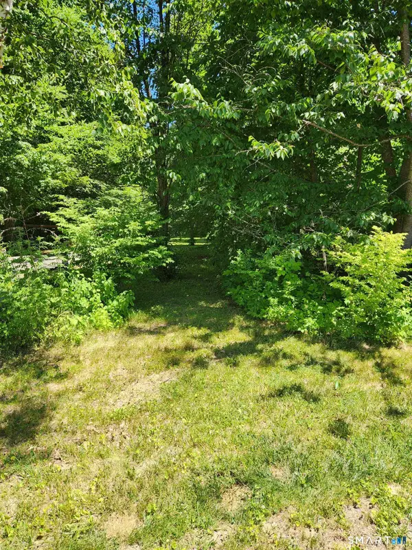 18 Westwood Drive, Canton, CT 06070