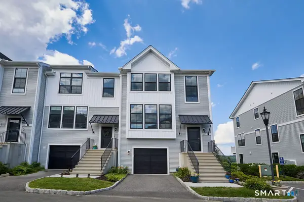 157 Brentwood Circle #157, Danbury, CT 06810
