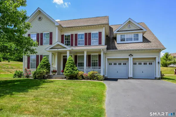 36 Independence Circle #36, Middlebury, CT 06762