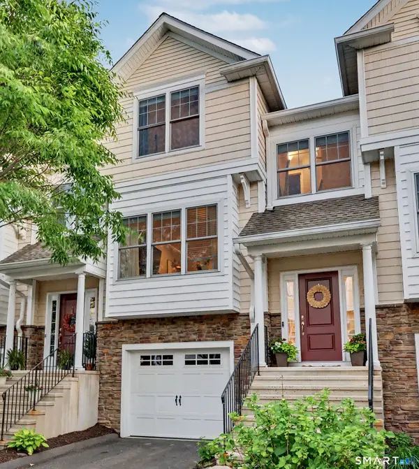 602 Woodland Hills Drive #602, Trumbull, CT 06611