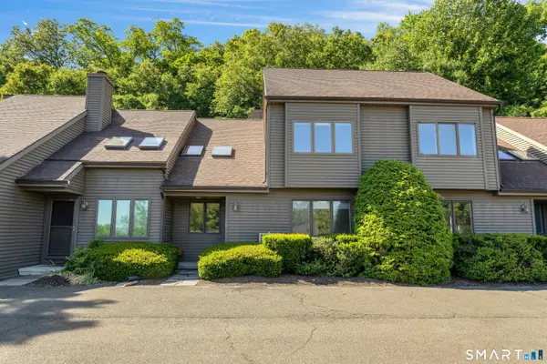 18 Twin Oaks #18, New Milford, CT 06776